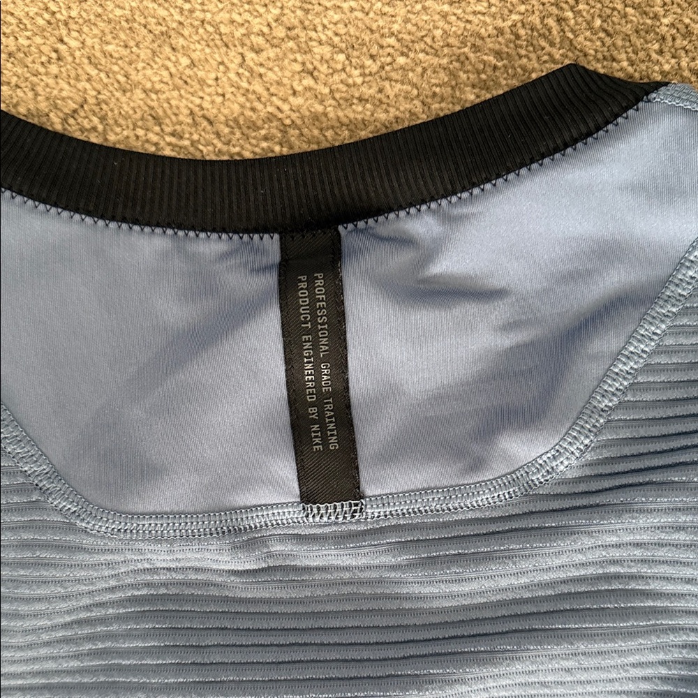Nike Pro AeeroAdapt Running shirt - Picture 5 of 5